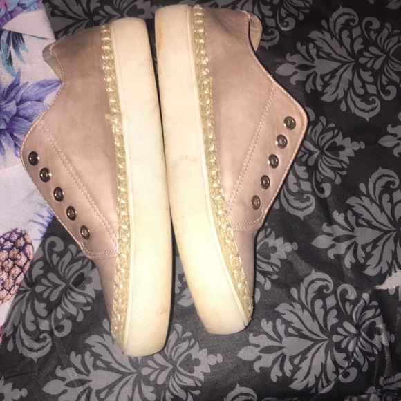 Light Pink Slip-On Laceless Tennis Shoes Sz 9 - Picture 3 of 7